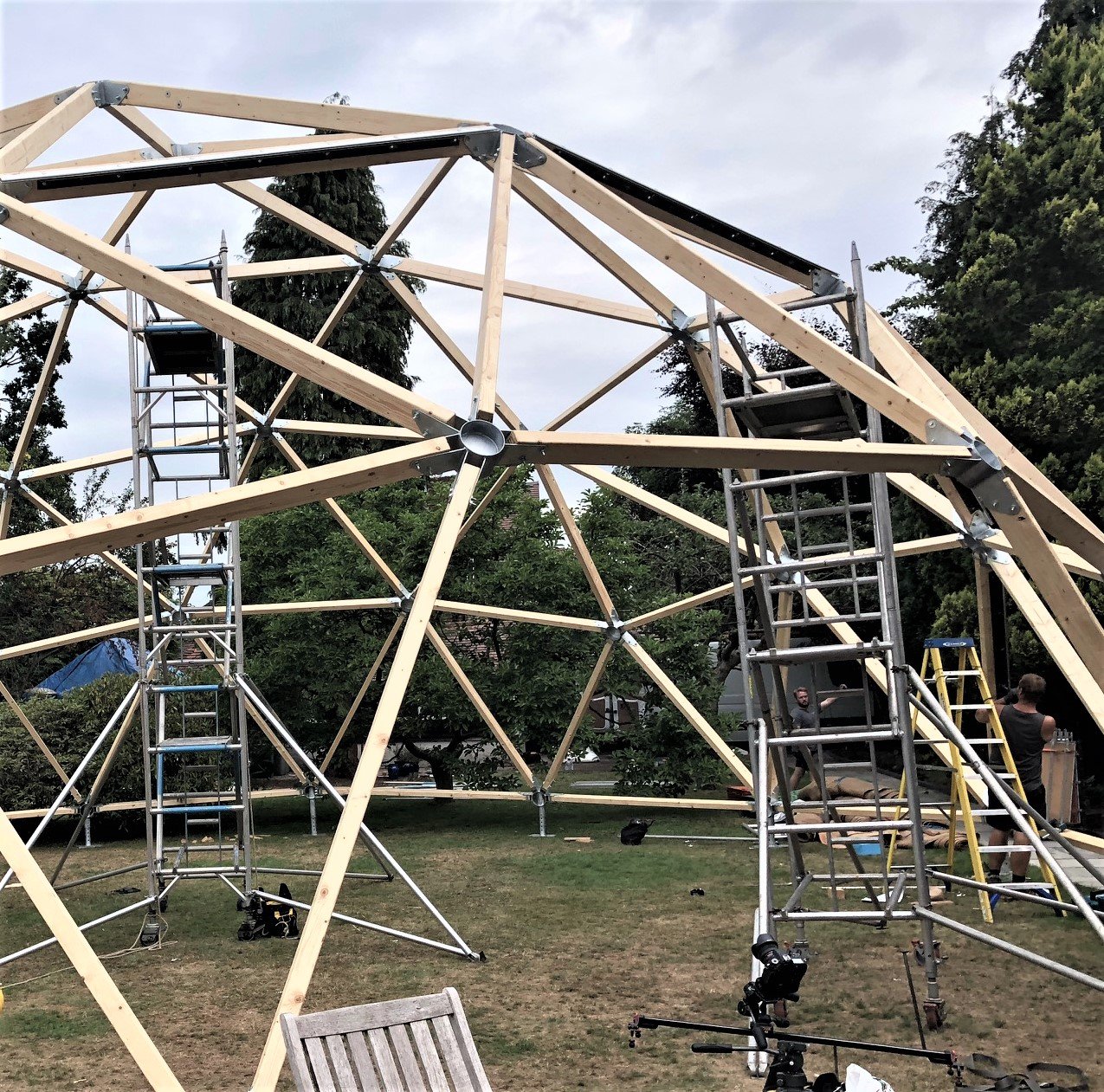 The exterior of a geodome constructed using temporary demountable structures 